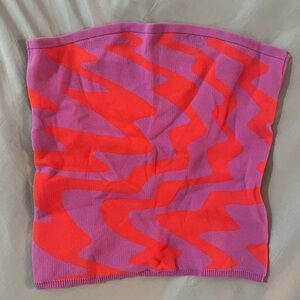 Wavy design tube top rounded neckline